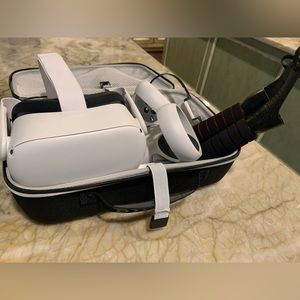 Oculus Quest 2 (case and beatsaber handles included)